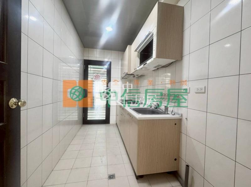 小西門三樓透天房屋室內格局與周邊環境