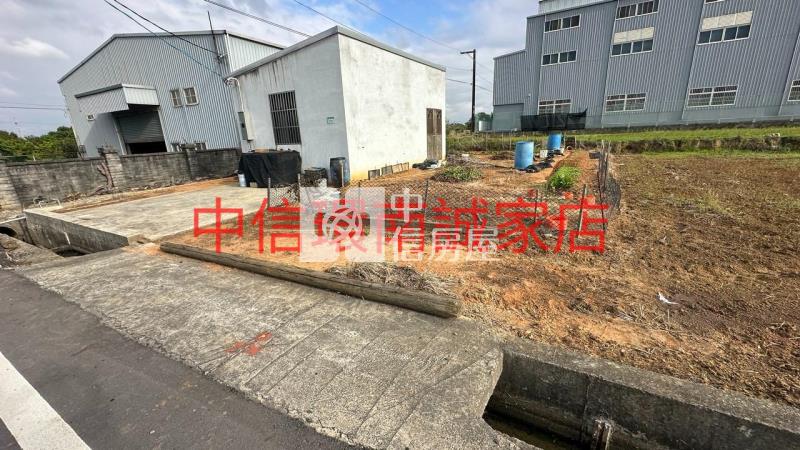 近過嶺重劃區 雙面路農地(附合法資材室)房屋室內格局與周邊環境
