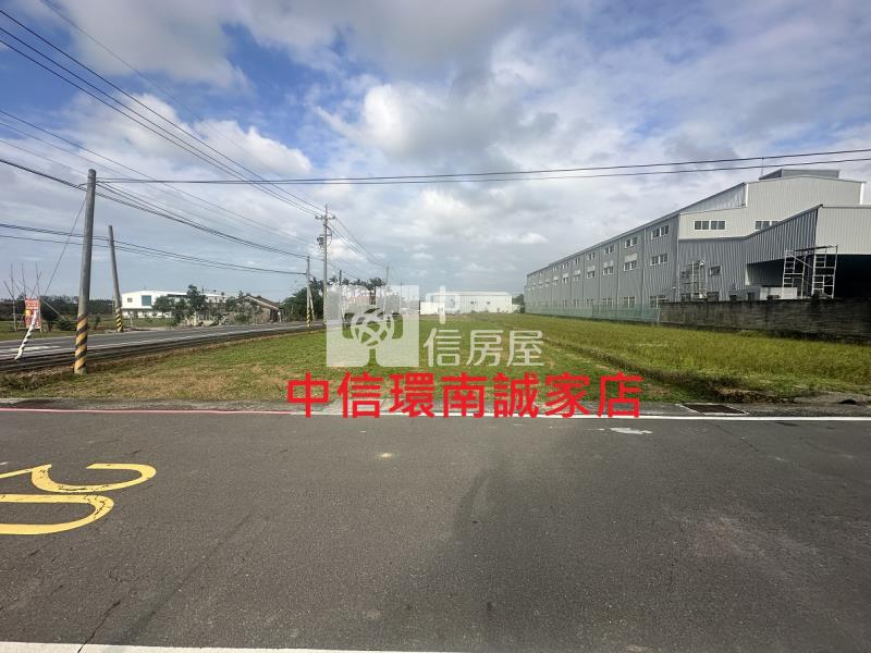 近過嶺重劃區 雙面路農地(附合法資材室)房屋室內格局與周邊環境