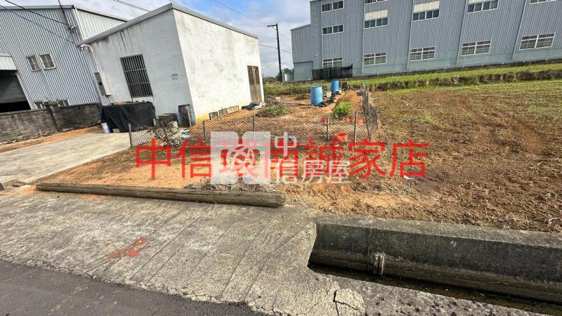 近過嶺重劃區 雙面路農地(附合法資材室)房屋室內格局與周邊環境