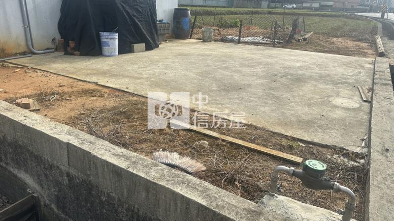 近過嶺重劃區 雙面路農地(附合法資材室)房屋室內格局與周邊環境