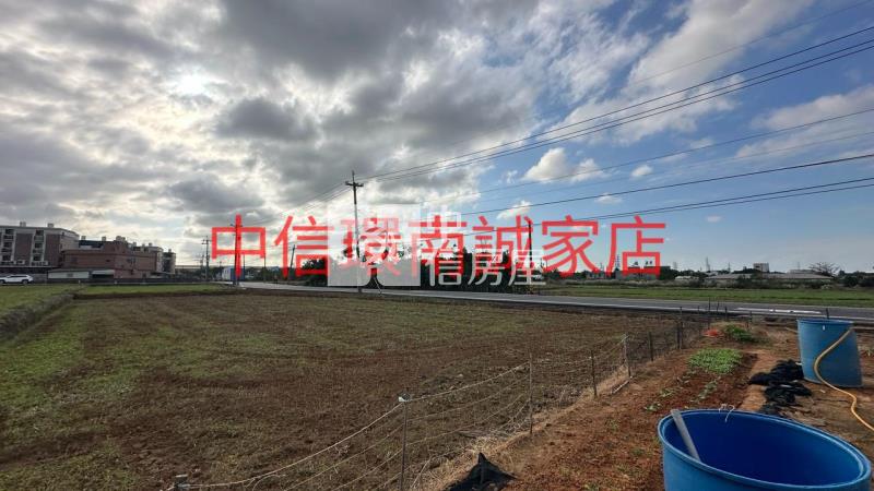 近過嶺重劃區 雙面路農地(附合法資材室)房屋室內格局與周邊環境