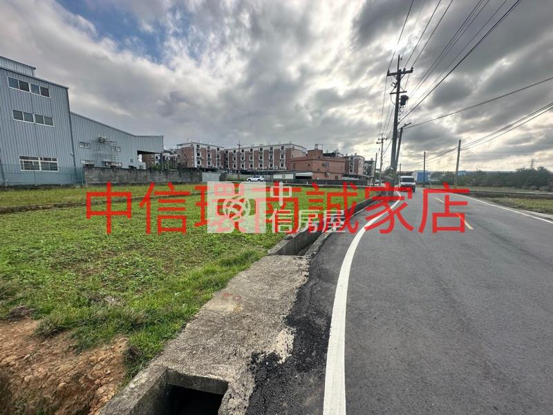 近過嶺重劃區 雙面路農地(附合法資材室)房屋室內格局與周邊環境