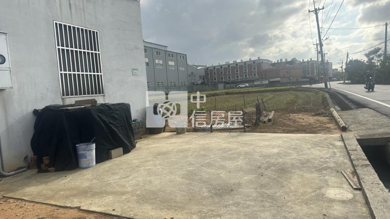 近過嶺重劃區 雙面路農地(附合法資材室)房屋室內格局與周邊環境