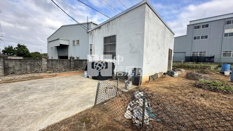 近過嶺重劃區 雙面路農地(附合法資材室)房屋室內格局與周邊環境