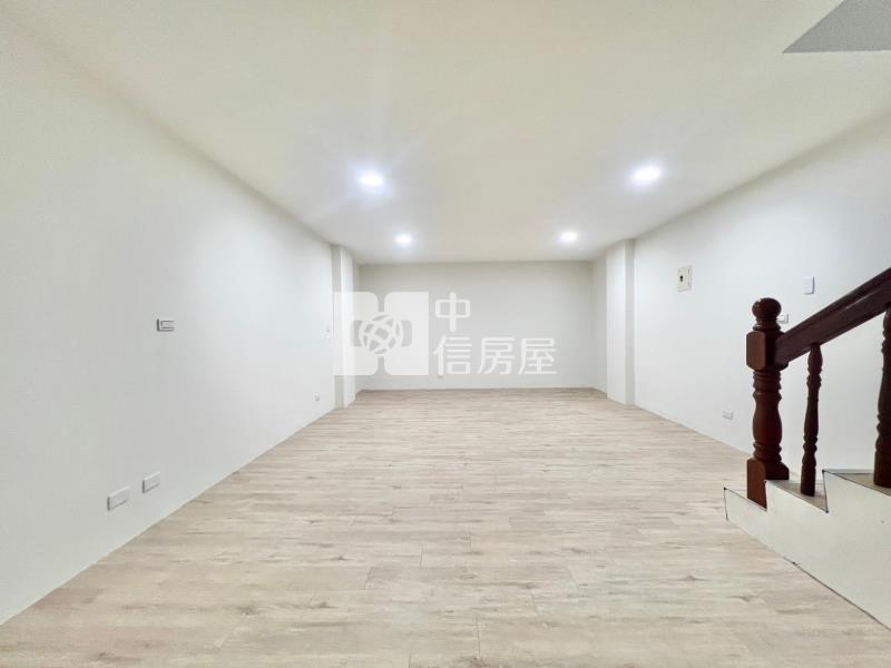 縣府正10米活路金樓店房屋室內格局與周邊環境