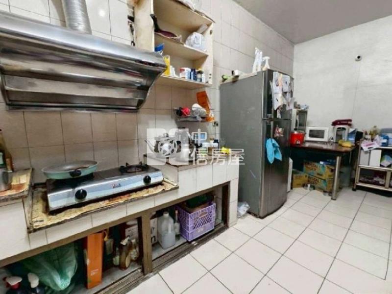 內壢國中公寓B1+1樓門前停車(中信卓越團隊)房屋室內格局與周邊環境