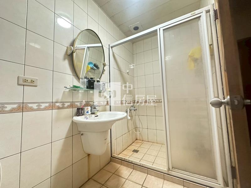 大溪交流道邊間別墅房屋室內格局與周邊環境