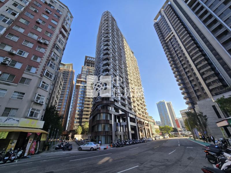 富旺天際W-ONE高樓層2房平車房屋室內格局與周邊環境