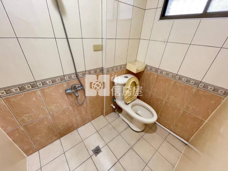 SOGO六間大套房收租透天/捷運A22老街溪站房屋室內格局與周邊環境