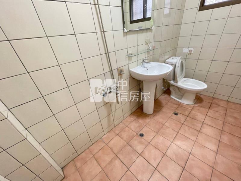 SOGO六間大套房收租透天/捷運A22老街溪站房屋室內格局與周邊環境