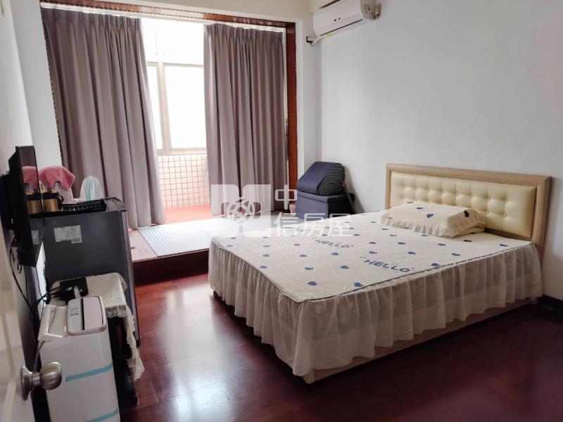 SOGO六間大套房收租透天/捷運A22老街溪站房屋室內格局與周邊環境