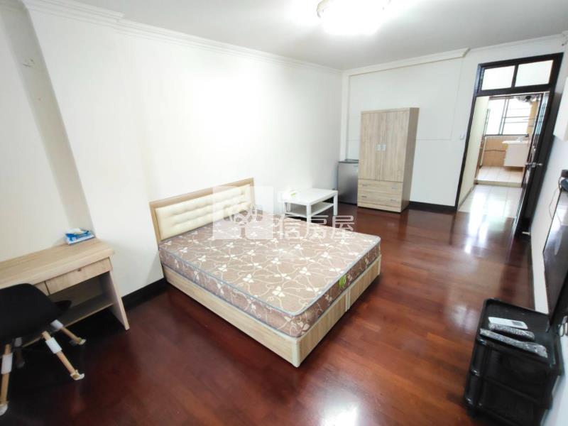 SOGO六間大套房收租透天/捷運A22老街溪站房屋室內格局與周邊環境