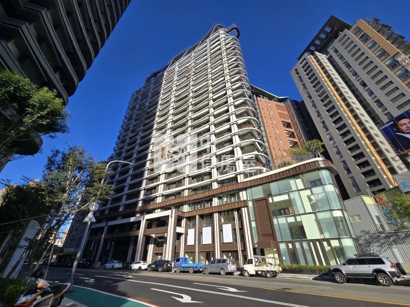 富旺天際W-ONE臺灣大道全新角店房屋室內格局與周邊環境