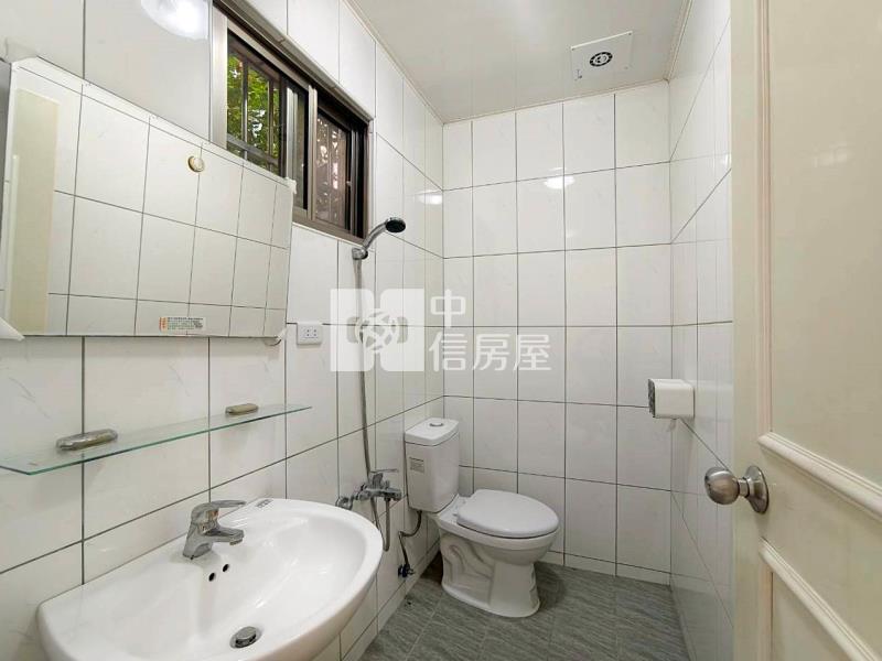 太平運動場挑高四米孝親大三房房屋室內格局與周邊環境