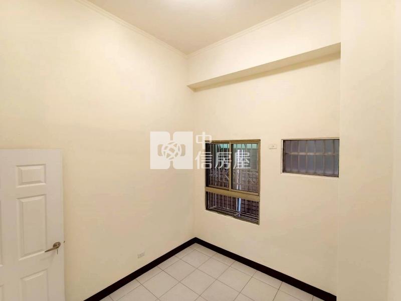 太平運動場挑高四米孝親大三房房屋室內格局與周邊環境