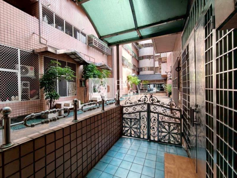 太平運動場挑高四米孝親大三房房屋室內格局與周邊環境