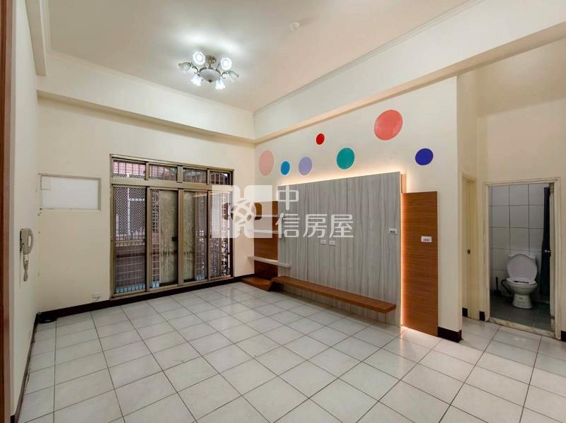 太平運動場挑高四米孝親大三房房屋室內格局與周邊環境