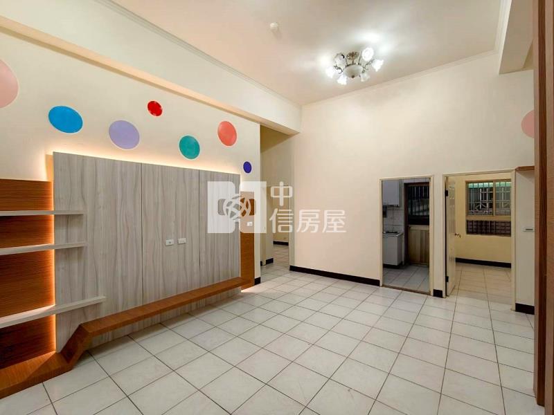 太平運動場挑高四米孝親大三房房屋室內格局與周邊環境