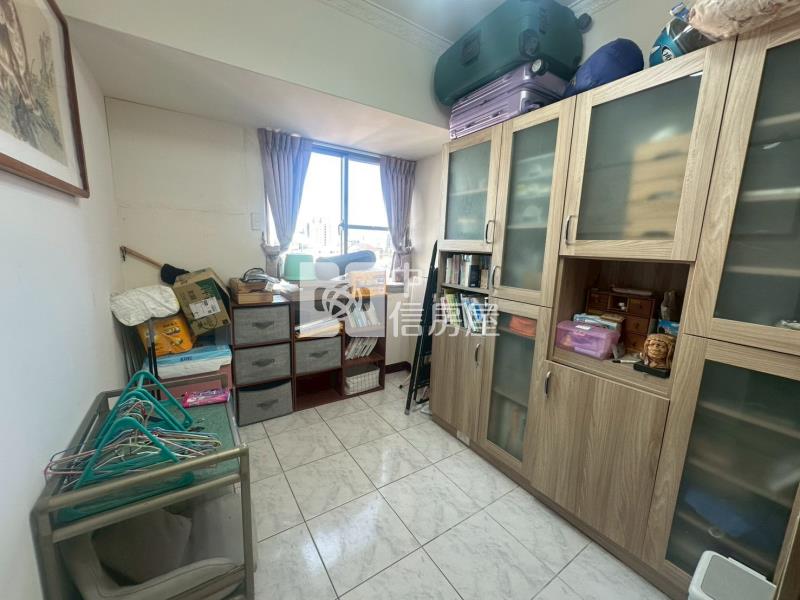 漢口崇德雙商圈次頂樓四房雙主臥+大平車房屋室內格局與周邊環境