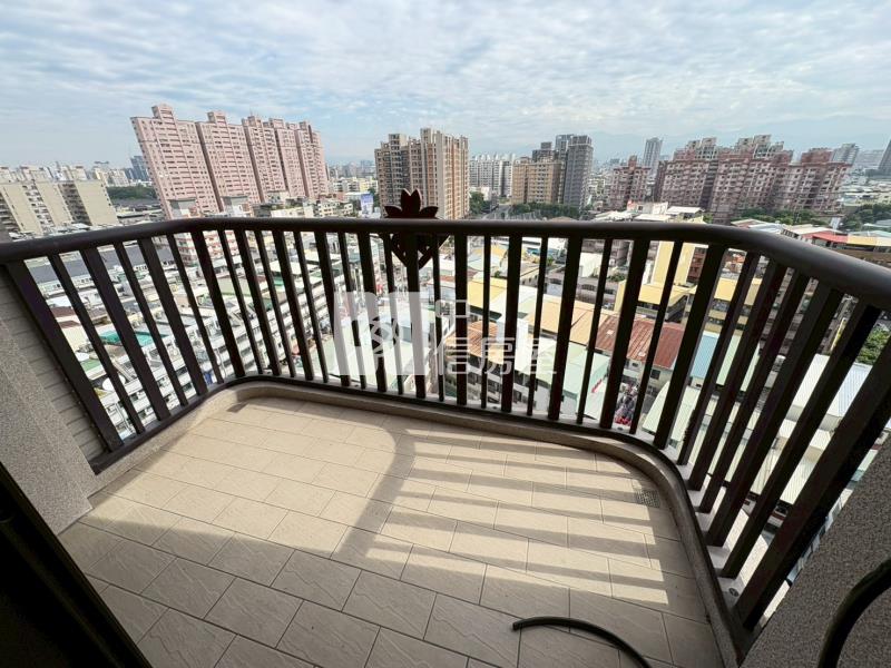 立彩璞境高樓層視野三房平車房屋室內格局與周邊環境