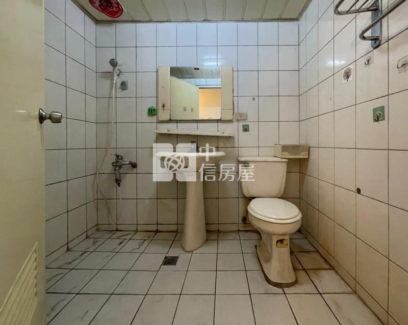 (金馬雙星(上選座)興大國圖館旁三房車位單坪不用21萬房屋室內格局與周邊環境