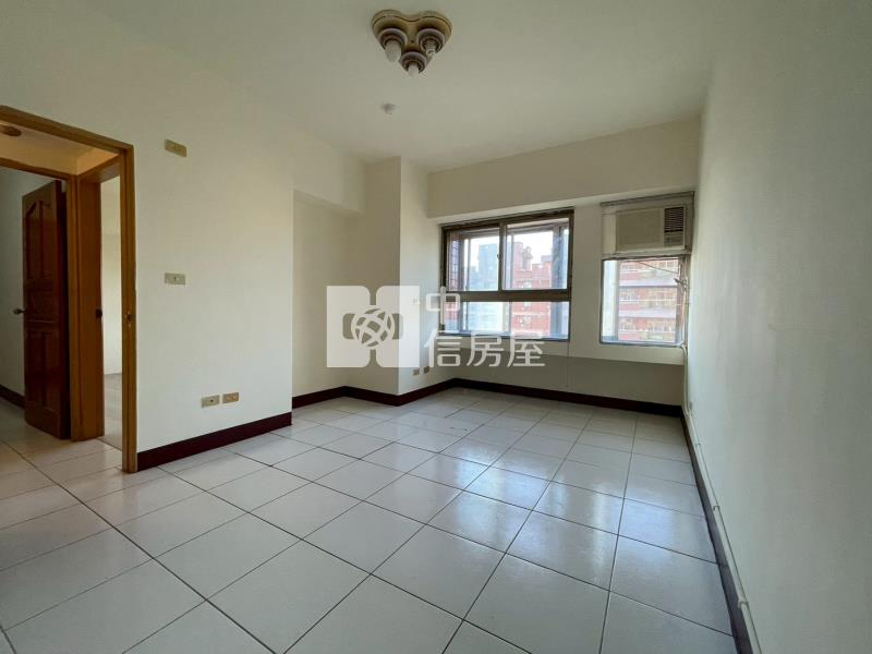 (金馬雙星(上選座)興大國圖館旁三房車位單坪不用21萬房屋室內格局與周邊環境