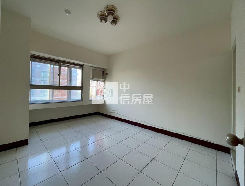 (金馬雙星(上選座)興大國圖館旁三房車位單坪不用21萬房屋室內格局與周邊環境