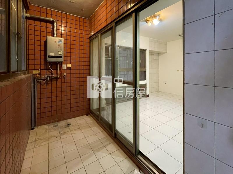 (金馬雙星(上選座)興大國圖館旁三房車位單坪不用21萬房屋室內格局與周邊環境