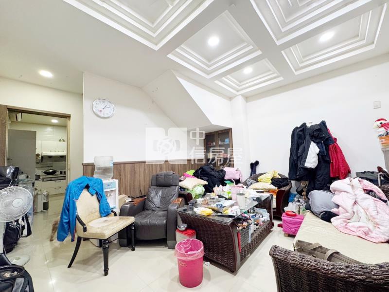 內壢國中.交流道.前院停車漂亮透天房屋室內格局與周邊環境