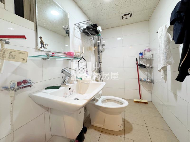 內壢國中.交流道.前院停車漂亮透天房屋室內格局與周邊環境