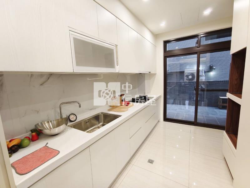 草漯重劃區全新電梯別墅-可停4台車房屋室內格局與周邊環境