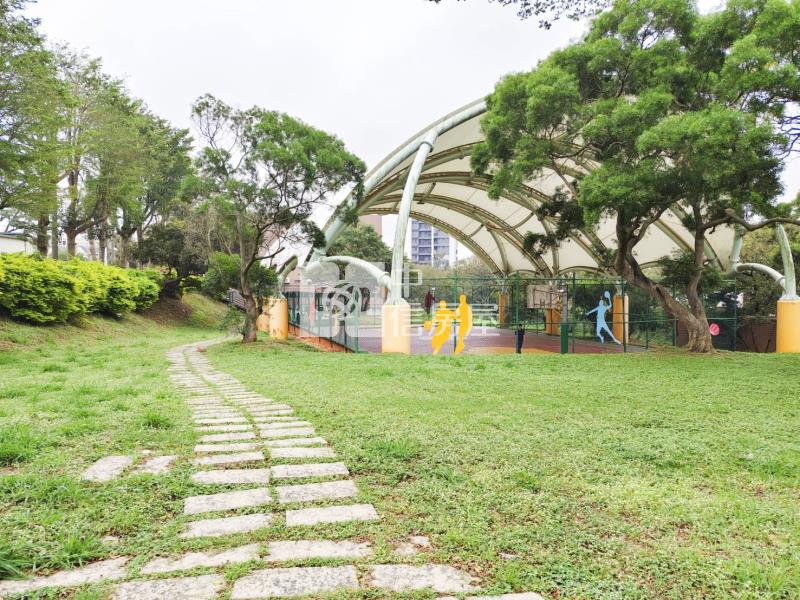 草漯重劃區全新電梯別墅-可停4台車房屋室內格局與周邊環境