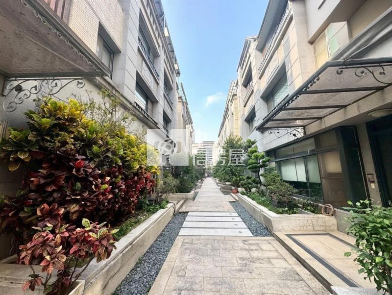 中國醫旁★府上社區/電梯雙車別墅房屋室內格局與周邊環境