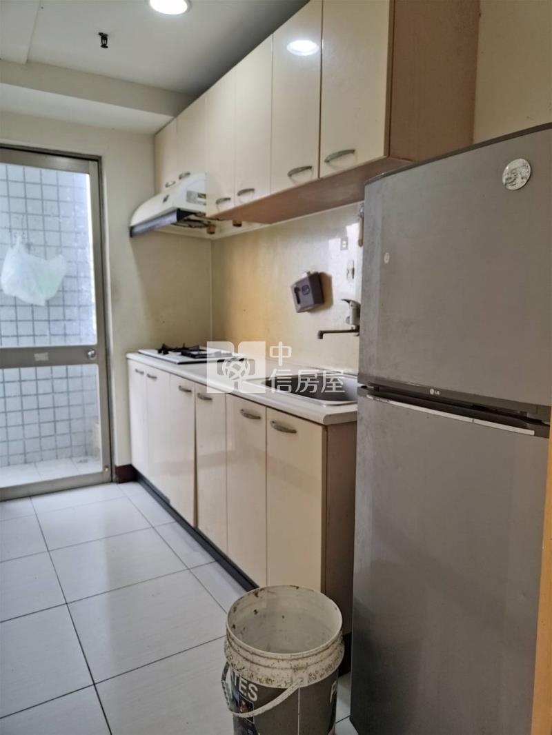 永康中山南路高統嶺明亮三房車位房屋室內格局與周邊環境