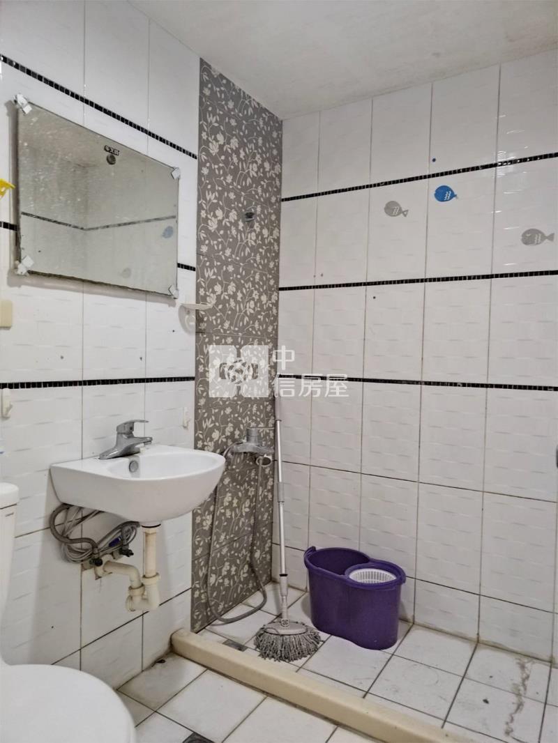 永康中山南路高統嶺明亮三房車位房屋室內格局與周邊環境