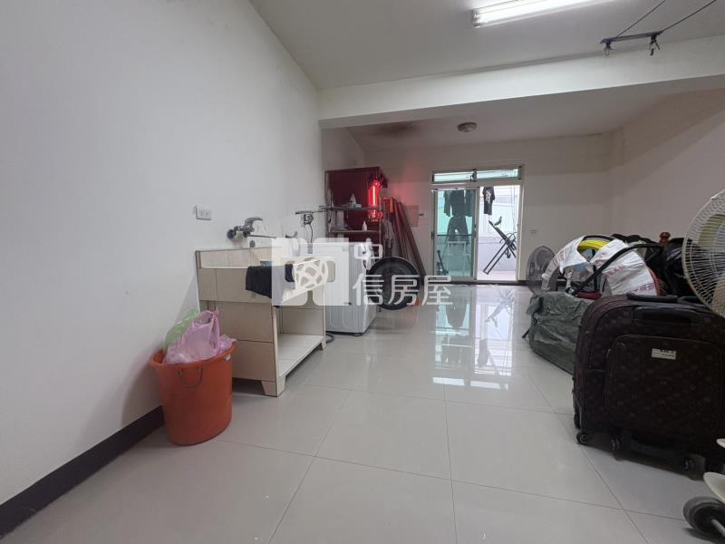 龍岡商圈稀有大地坪整新透天房屋室內格局與周邊環境