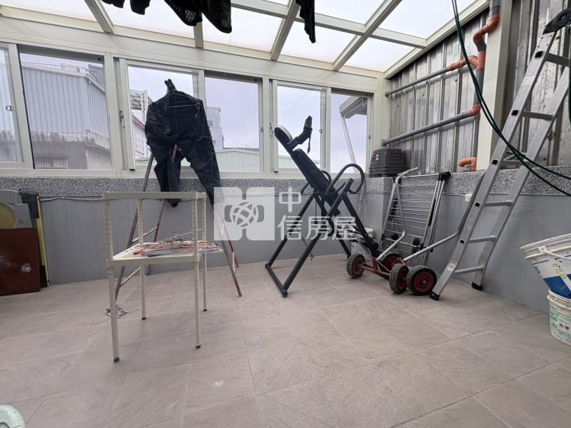 龍岡商圈稀有大地坪整新透天房屋室內格局與周邊環境