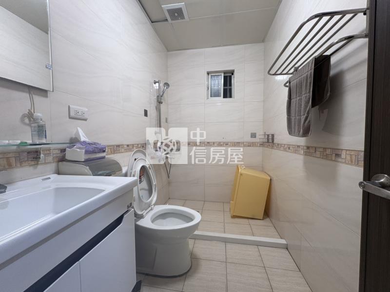 龍岡商圈稀有大地坪整新透天房屋室內格局與周邊環境