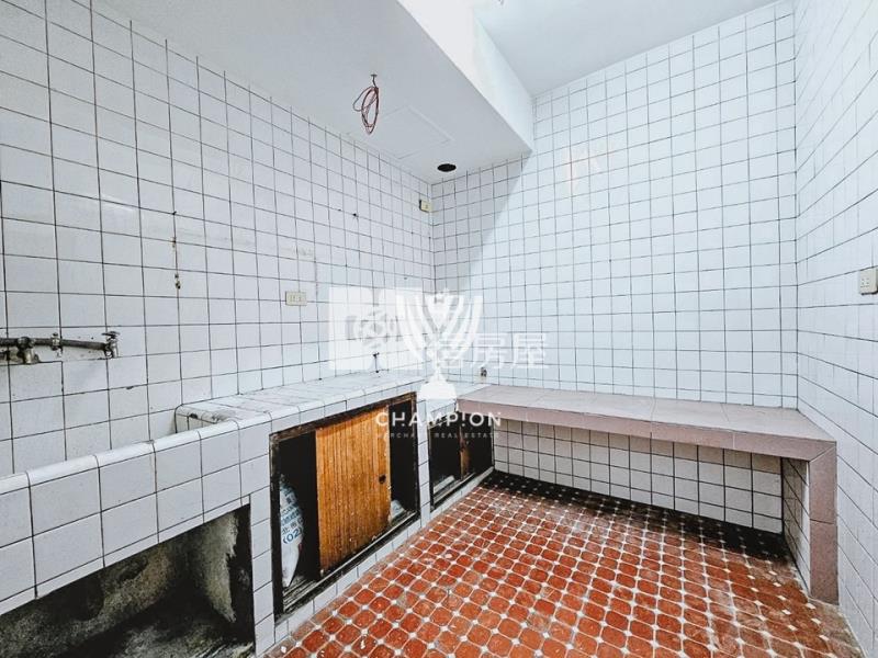 【冠軍】劉銘傳路稀有一樓附車庫房屋室內格局與周邊環境