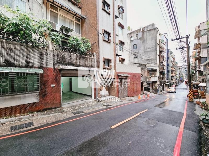 【冠軍】劉銘傳路稀有一樓附車庫房屋室內格局與周邊環境