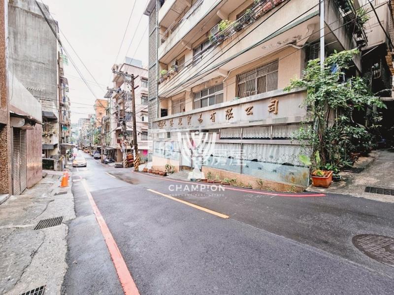 【冠軍】劉銘傳路稀有一樓附車庫房屋室內格局與周邊環境