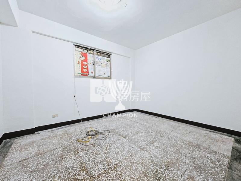 【冠軍】劉銘傳路稀有一樓附車庫房屋室內格局與周邊環境