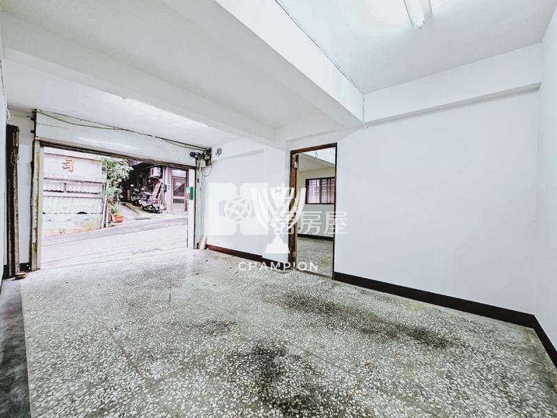 【冠軍】劉銘傳路稀有一樓附車庫房屋室內格局與周邊環境