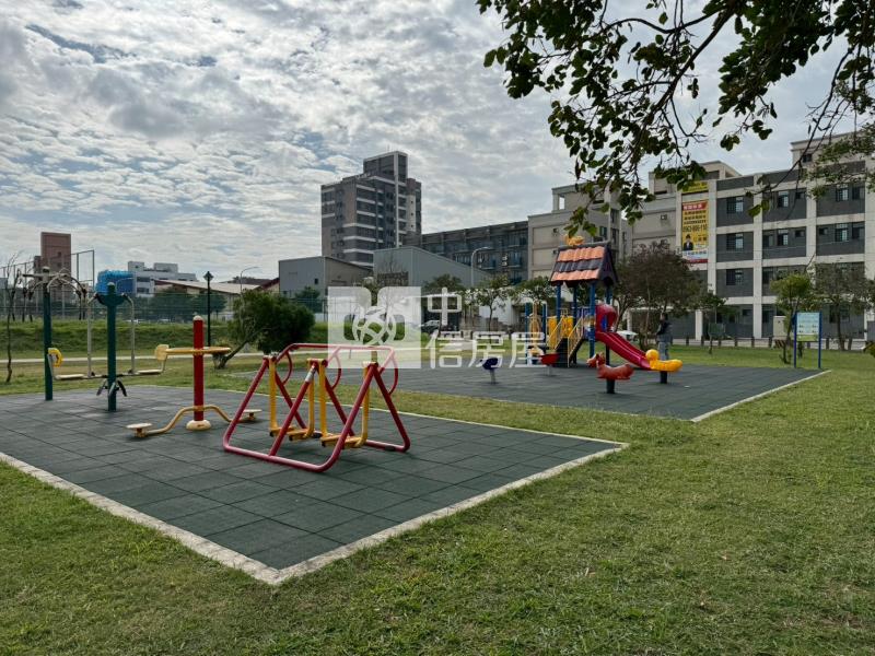 草漯市區面棒球場2房+平車房屋室內格局與周邊環境