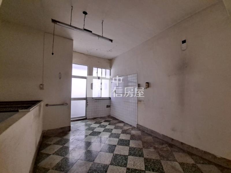 自由路西段店面透天房屋室內格局與周邊環境