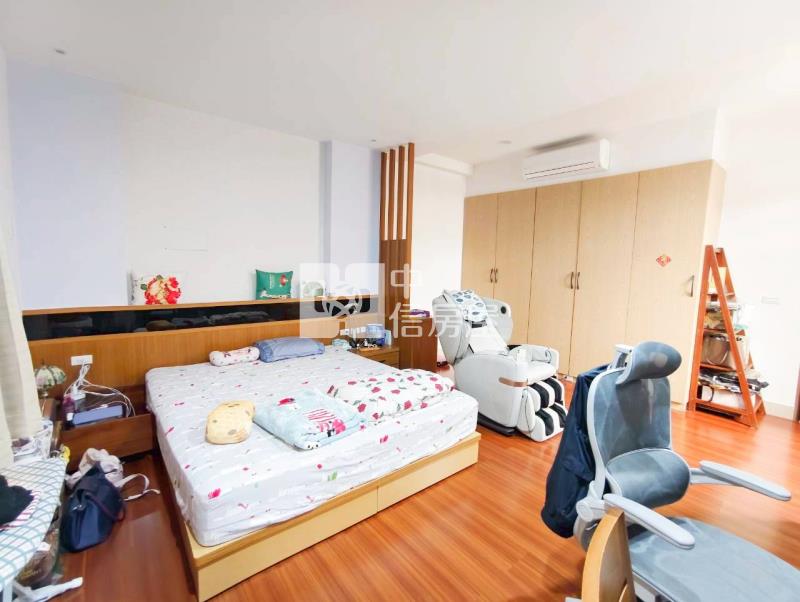 歸仁圓環旁大地坪邊間可停四車美墅(專)房屋室內格局與周邊環境