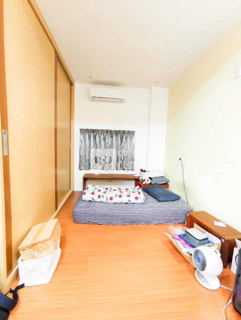 歸仁圓環旁大地坪邊間可停四車美墅(專)房屋室內格局與周邊環境