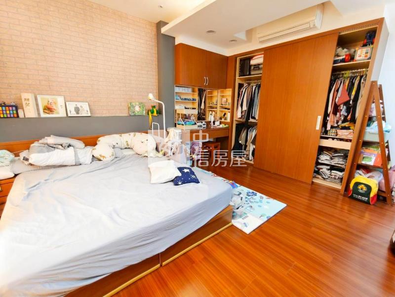 歸仁圓環旁大地坪邊間可停四車美墅(專)房屋室內格局與周邊環境