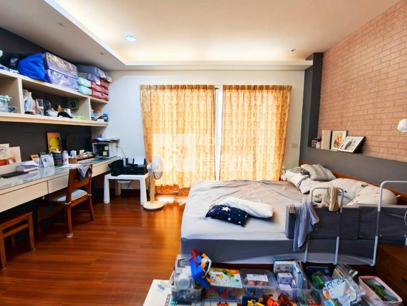 歸仁圓環旁大地坪邊間可停四車美墅(專)房屋室內格局與周邊環境